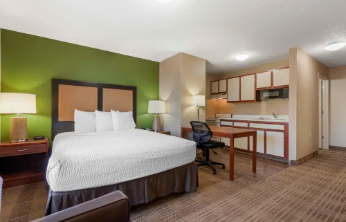 Extended Stay America Select Suites - Rockford - State Street - 2-Star