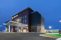La Quinta Inn & Suites by Wyndham Athens I-65 - piscina