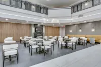 Embassy Suites by Hilton Louisville East - parking