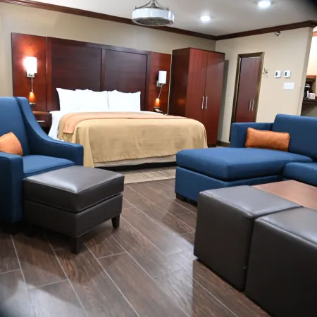 Giles Hotel Inn & Suites