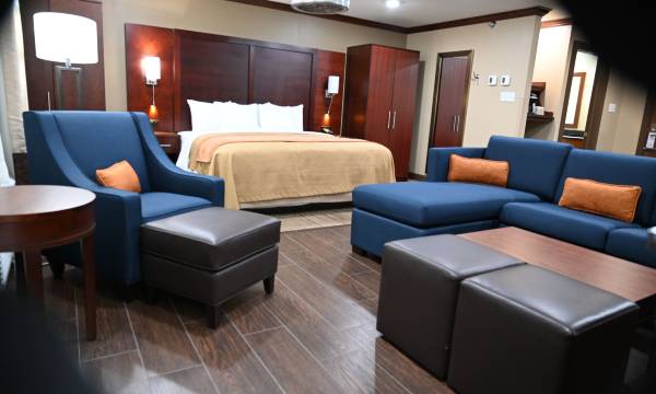 Giles Hotel Inn & Suites
