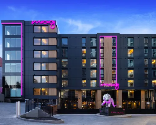 Moxy Halifax Downtown Hotels near Halifax Commons