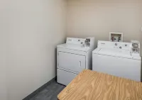Red Roof Inn & Suites Austin East - Manor - Motels
