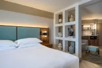 Hilton Winnipeg Airport Suites - 4-Star