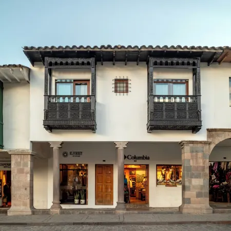 El Virrey at Plaza de Armas by Katari