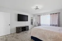 Savor Desert Sunsets With Fireplace In El Paso 3 Bedroom Home - homestay