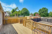 Colorful & Convenient Darby Apt, 7 Mi to Stadiums! - Apartments