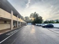 速韋瑟布魯克速8酒店 - 停車場