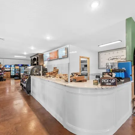 Family/ Pet friendly/6 beds!