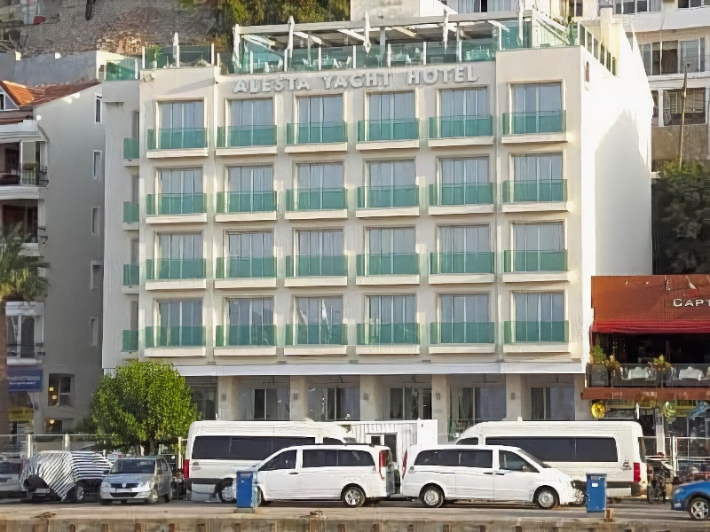 Alesta Yacht Hotel