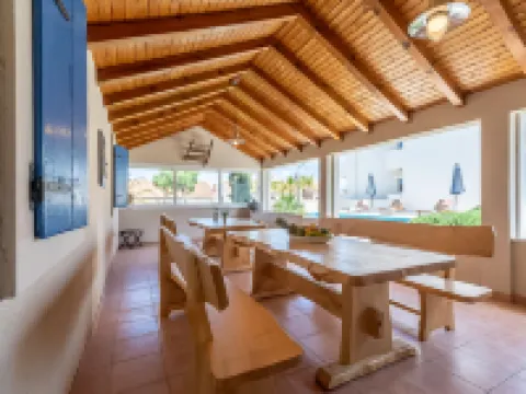 Villa 2 Pools Hotels in Sutivan