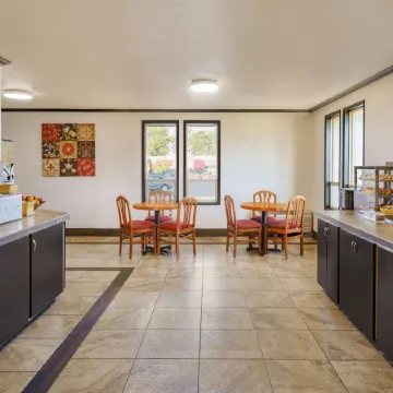 Days Inn by Wyndham Bend