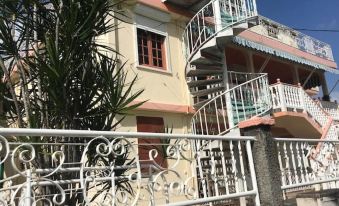 Apartment with 2 Bedrooms in Deshaies, with Wonderful Sea View, Terrace and Wifi Near the Beach