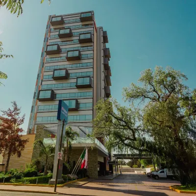 Hilton Garden Inn Leon Hotels near La casa del toro