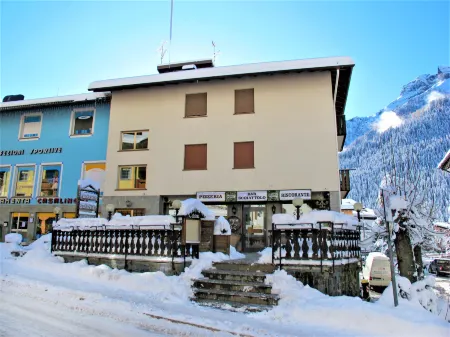 Apt 1 Отели в г. Канацеи