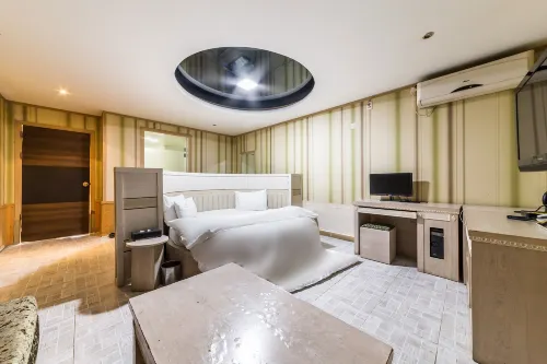 Khan Motel
