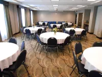 Holiday Inn Express & Suites Kansas City KU Medical Center