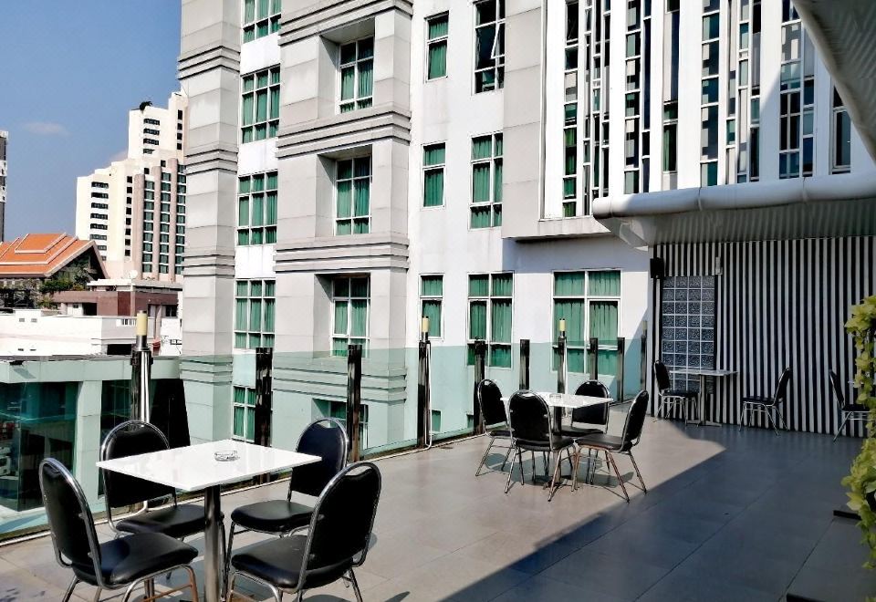 Glacier Hotel Khon Kaen - Housity
