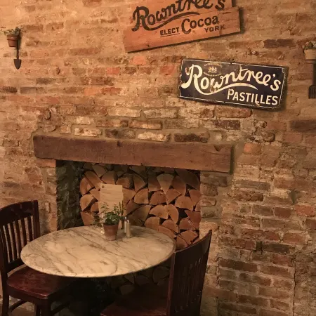 Galtres Lodge Hotel & Forest Restaurant Отели рядом с достопримечательностью «York's Chocolate Story»