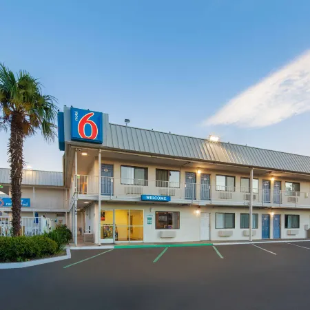 Motel 6 Woodland, CA - Sacramento Airport