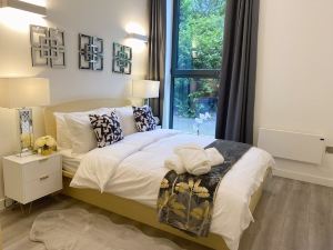 Newpointe Luxury Serviced Apartment at the Atrium