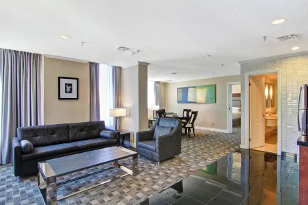 DoubleTree by Hilton Toronto Downtown