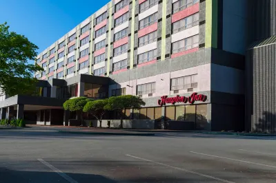 Hampton Inn Boston/Natick Hotels near Pearle Vision