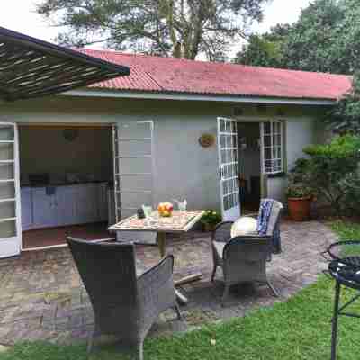 Bushwillow Spacious Cottage for 2 People with Private Garden Access! Hotel Exterior