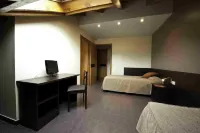 Alberg les Estades Hotels in Sort