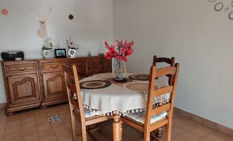 Entire House - 2 Bedroom Flat with Terrasse, Swimming Pool Car-Park - Nice Ouest