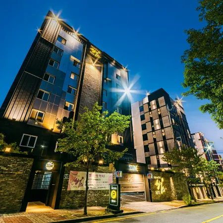 Busan Jeongkwan Hotel Ssome Отели рядом с достопримечательностью «Цветочный магазин Cheonggwang Florist»