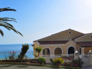 Holiday Apartments Maria with Pool - Agios Gordios Beach