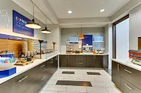 Holiday Inn Express & Suites Weatherford by IHG - Morgenmad