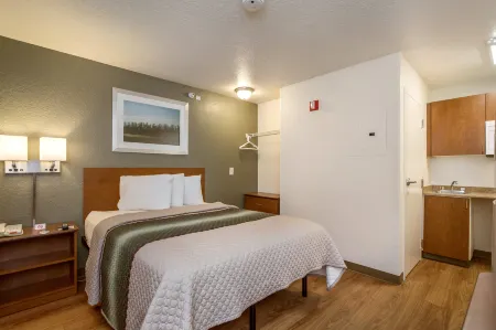 HomeTowne Studios Philadelphia - Maple Shade, NJ