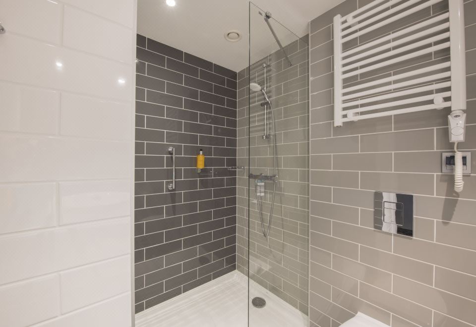 1. 홀리데이 인 익..