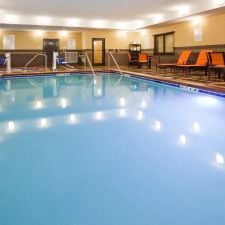 Holiday Inn Express & Suites DAVENPORT by IHG