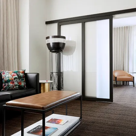New York Marriott at The Brooklyn Bridge Отели рядом с достопримечательностью «Союз Холл»