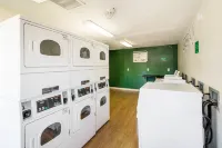 HomeTowne Studios by Red Roof Houston - West Oaks/  Energy Corridor - Motels