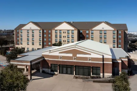 Hilton Garden Inn Dallas/Duncanville Отели рядом с достопримечательностью «Парк Крис Парис»