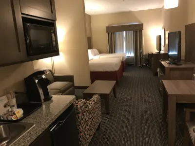 Holiday Inn Express & Suites Fredericksburg Hotels in Fredericksburg