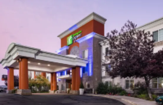 Holiday Inn Express & Suites EVANSTON by IHG