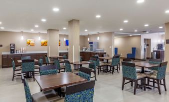 Comfort Inn & Suites Spring Lake - Fayetteville Near Fort Liberty