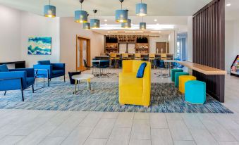 La Quinta Inn & Suites by Wyndham San Antonio Alamo City