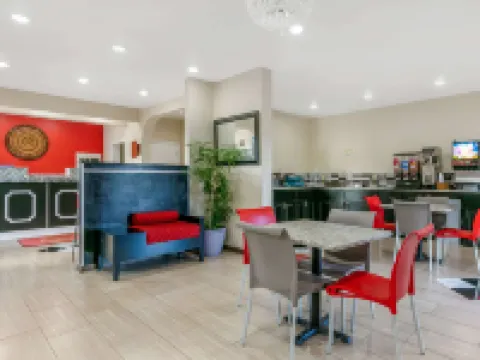 Econo Lodge Hotels in Northport