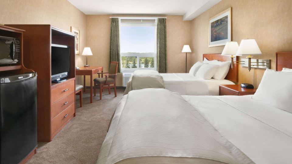 Days Inn & Suites by Wyndham Cochrane