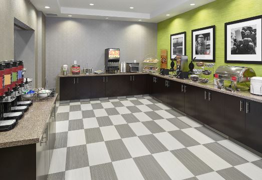 2. 햄프턴 인 바이..