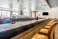 Quality Inn & Suites Conference Center - bar
