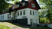 Haus Hennesburg, Garni Hotels near Automobile Welt Eisenach