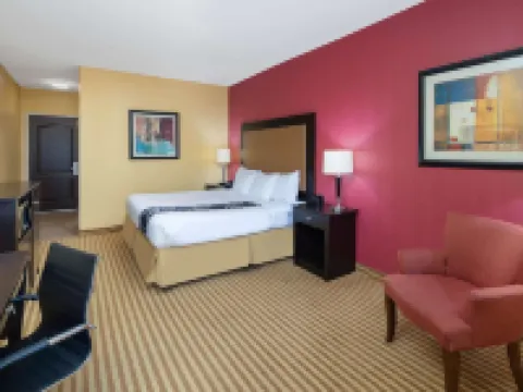 La Quinta Inn & Suites by Wyndham Atlanta-Union City Hotels in Union City