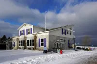 The Purple Martin Lakeside Inn Bird Sanctuary on Lake Huron Hotels in Rogers City